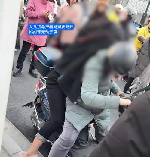 因不给买手机,15岁少女情绪失控怒打妈妈,知情人却说妈妈也有错