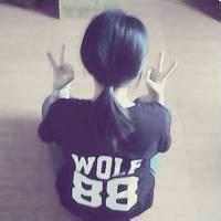 qq头像女背影衣服带数字坐着的图片