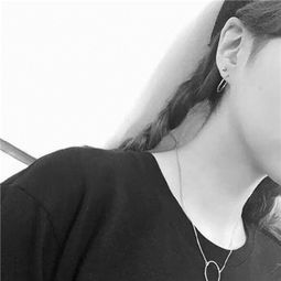 女生黑白qq头像白色简约带字初见你时我就已经喜欢上你了