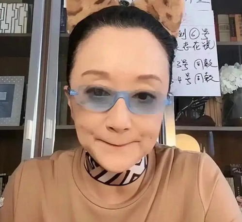 至今无儿无女的4位中老年女星,独居遗憾,靠2500退休金养老