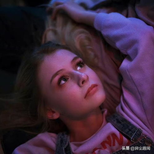 24岁俄罗斯正妹洋娃娃脸蛋像被上帝吻过,化身冷艳暗黑系芭比更美