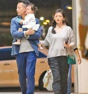 汪小菲和大s没完没了,这个女人不但情商高,而且对自己也够狠