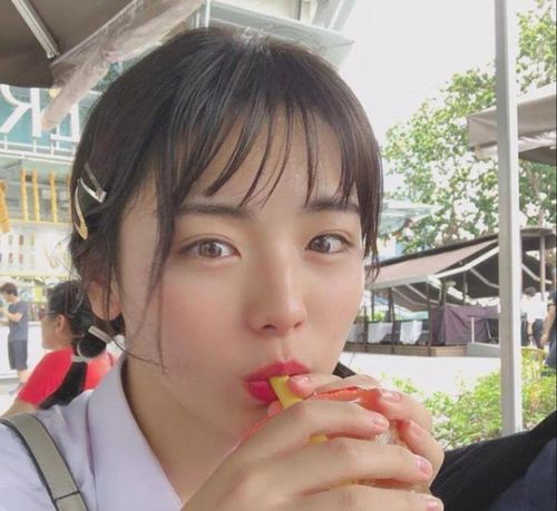 16岁学生男扮女装吸粉无数,凭化妆以假乱真,女生都自叹不如