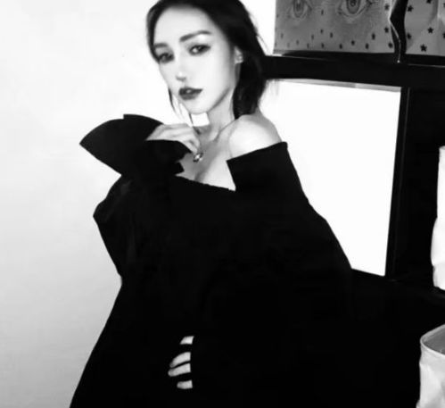 微信头像女黑白头像