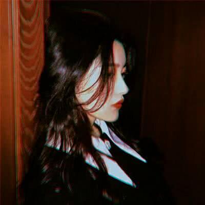 女生侧面头像唯美伤感