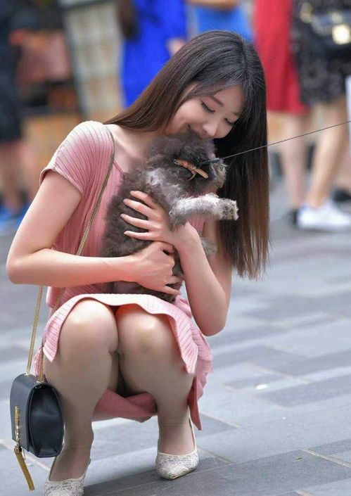 街拍长裙让女人有优雅动人的气质,图三的女子宛若仙子下凡尘