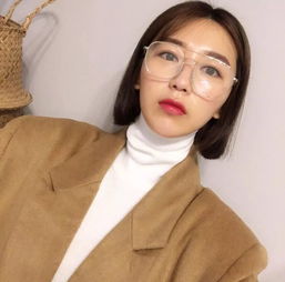 发型戴眼镜女生的短发