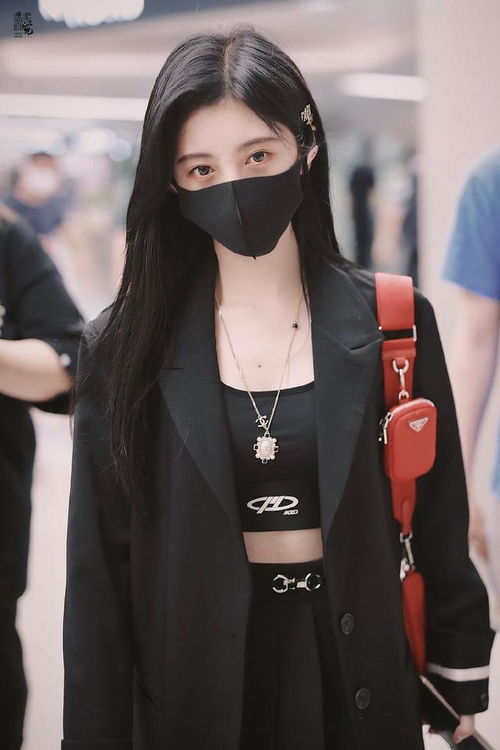 鞠婧祎不愧是四千年美女,无论是御姐风高冷,还是甜美风都能驾驭