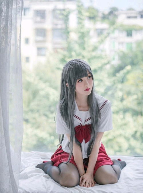 灰白色长发的黑丝jk少女,气质很清纯