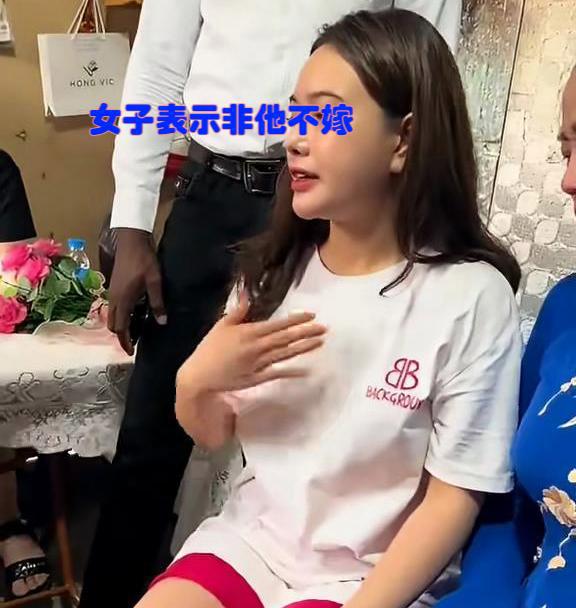 非黑人小伙不嫁女子带黑人男友上门求婚,母亲说啥也不同意