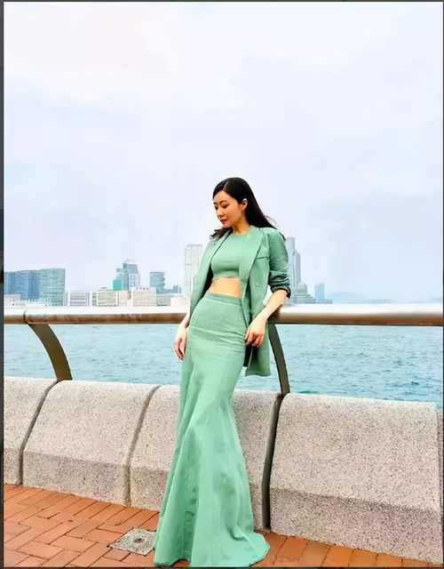 香港女星晒傲人长腿遭网友吐槽,霸气回怼只觉得自己最美