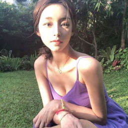 很酷的露肩女生头像,性感锁骨穿吊带