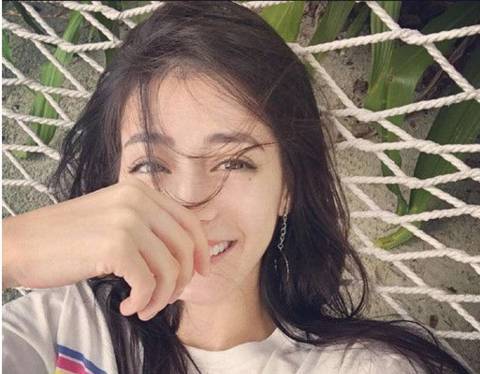 杨幂遮脸教热巴刘海精,女明星的自拍全是套路