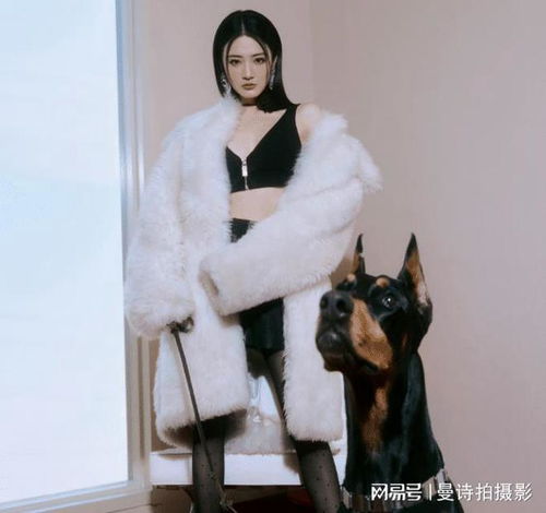 徐璐彻底找到贵妇的风采,黑色斑点丝袜搭配呢绒上衣女人味十足