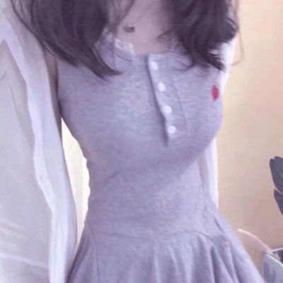 女生头像真人霸气黑色不露头的像小鸟一样在天上飞的感觉