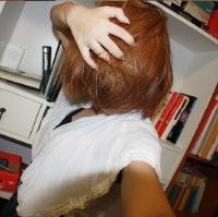 简单的文字代表不了任何情绪青春活跃的非主流唯美女生qq头像