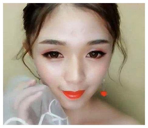 抖音20岁婆婆走红,因太年轻被认成新娘,求儿媳妇的心理阴影