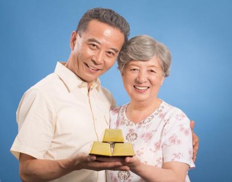 人到晚年,金钱和儿女哪个靠得住3个退休老人道出实情,很扎心