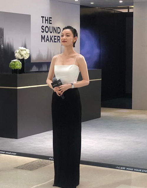 倪妮超有身材曲线穿黑白吊带裙无不散发着女人的优雅气质