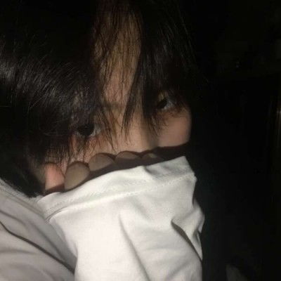 丧系男生头像真人侧脸