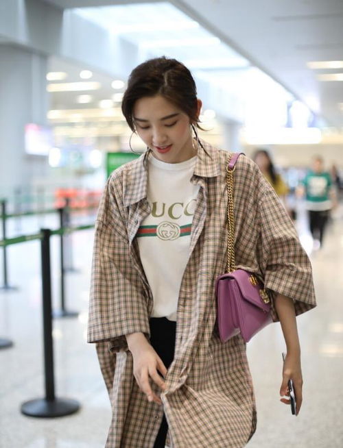 唐艺昕长相清纯又少女,衣服短长秀比例,一点不像当妈的人