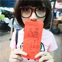 短发戴眼镜那个爱笑女生网页经常出现的头像女生是谁谁有她其它头像