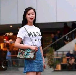 街拍夏天到了,让我们一起来大街上看美女的小姐姐吧