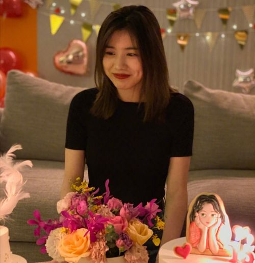 汪峰大女儿汪曼熙近照,鼻子高挺五官精致,有时妆容却被槽显老