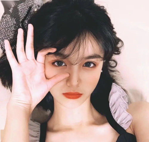 女生头像悄悄躲进你梦里说晚安