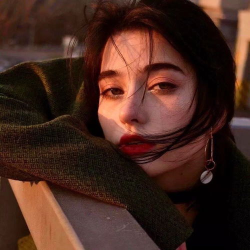 高级感冷艳风女生头像