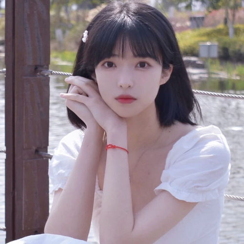 头像很杂却又意外中意的女生头像篇三