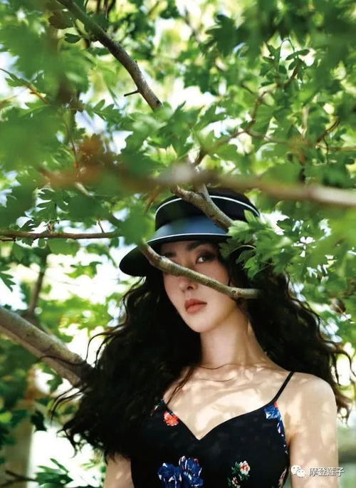 张天爱的夏季穿搭很高级,以水果色为主调的穿搭造型,很清新