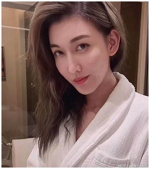 37岁香港女星李彩桦直播间苦等女网红,误关滤镜真面目被嘲老十岁