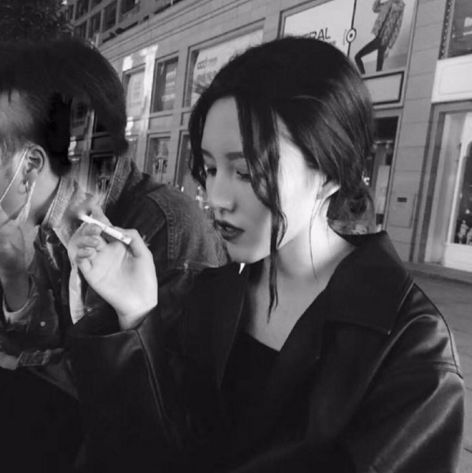 约会技巧约女生出来之后,一定要学会动手动脚