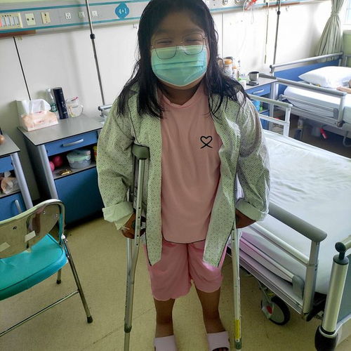 小女孩看黑板模糊,谁料查出了重病,医生还有没有什么愿望