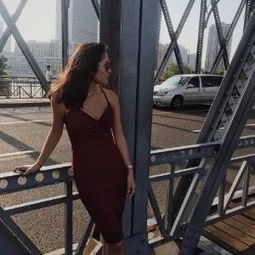 牛津大学华裔美女辩手火了到底是长得好还是说得好,网友们争论很激烈啊