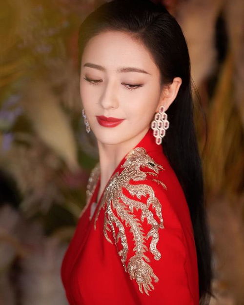 表面上是清纯少女,实际上是红唇御女蒋梦婕这套红裙太抢眼
