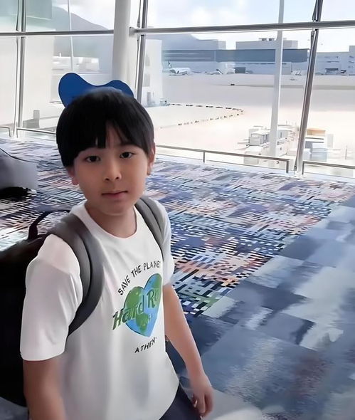 吴尊带儿女回老家文莱,max呆萌惹人爱,neinei颜值高学习好
