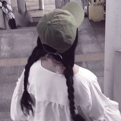 女生背影双马尾可爱背影可爱萌女孩图片