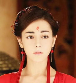女星戴长流苏什么样刘诗诗气质被拉低,蒋欣宛如天仙下凡