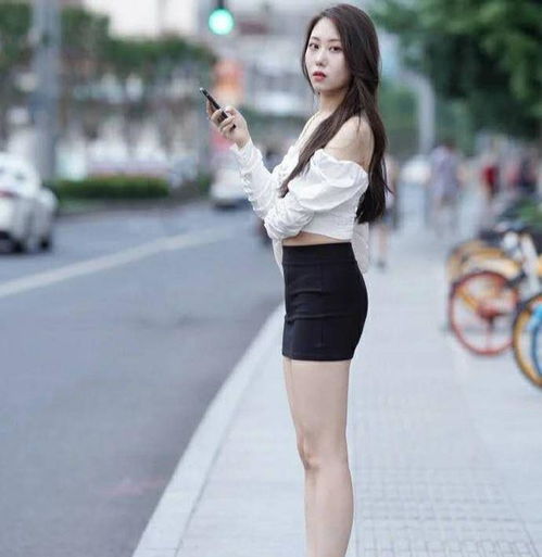 时尚街拍美女搭配黑色包臀裙,时髦显瘦又吸睛优雅的气质