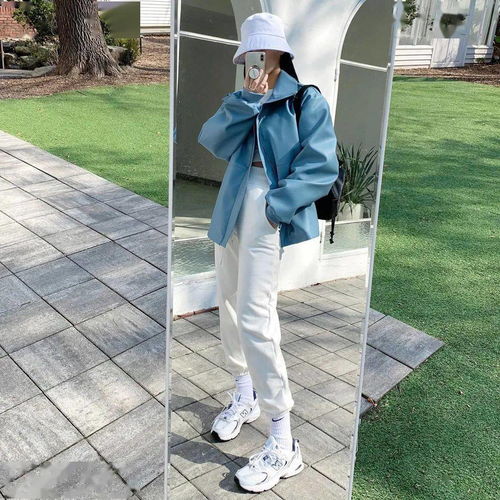 穿绿色衣服的头像女短靴