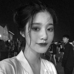 qq女生黑白头像伤感高清大全2018只因那时年少总把未来想得太好