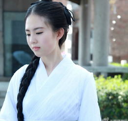 武汉美少女cos小龙女走红清纯可人似刘亦菲