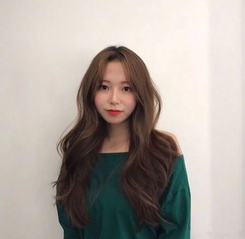 脸大的女孩适合什么发型