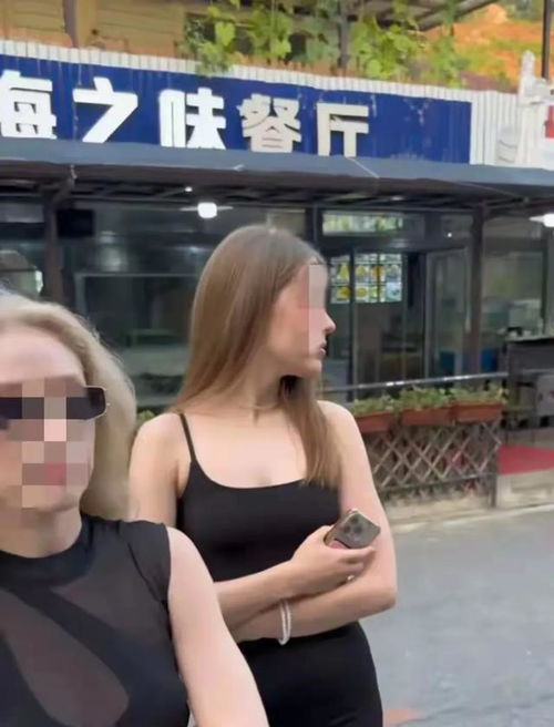 闹大了网红文龙带俄罗斯美女来大连旅游,被景区餐厅老板娘锁车