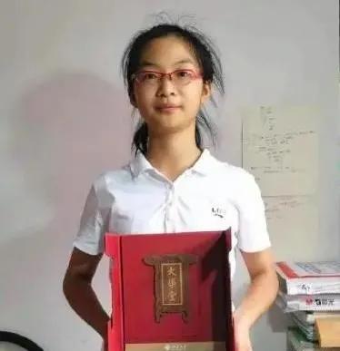 15岁农村女生考入北大,家里三姐妹,母亲没工作,全靠父亲打工收入
