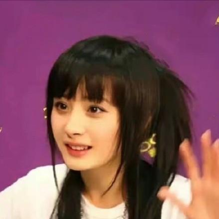 宋祖儿颜值被刘海封印,美女直接变成小学生本人表示头帘挡风