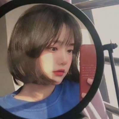 网易云热评坐公交回学校,突然听到旁边的女生在哭泣,结果瞥见她