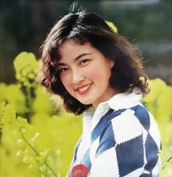 67岁刘晓庆被叫宝贝,64岁赵雅芝寒天秀光腿,老牌女星为曝光太拼